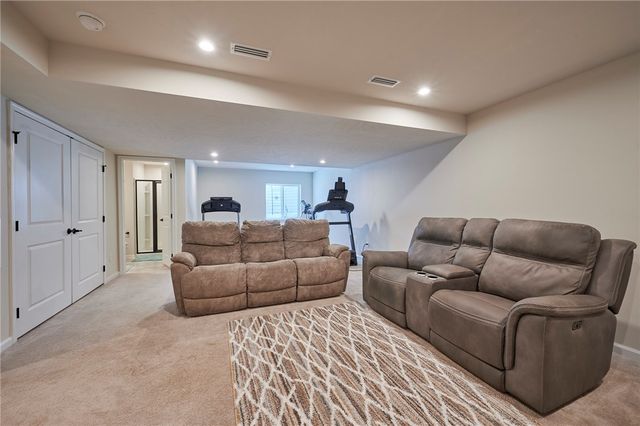 138 Twin Oaks Dr, Buffalo Twp, PA 16055