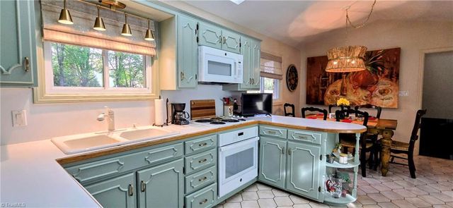 105 Mendenhall Road, Jamestown, NC 27282