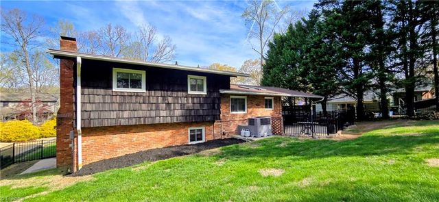 105 Mendenhall Road, Jamestown, NC 27282