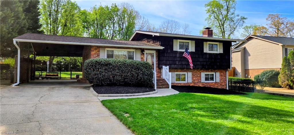 105 Mendenhall Road, Jamestown, NC 27282