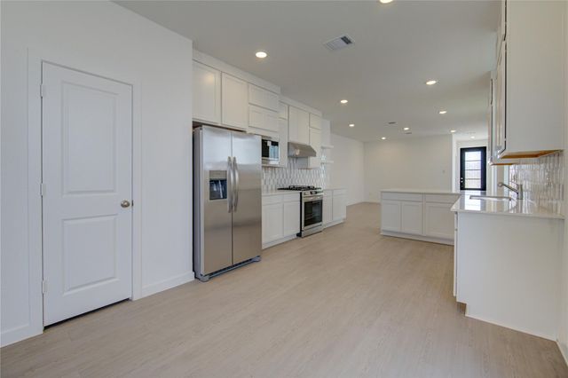 1047 Blue Stone Drive, Beasley, TX 77417