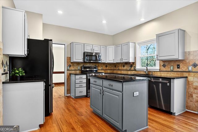 535 Tumbling Creek Drive, Alpharetta, GA 30005