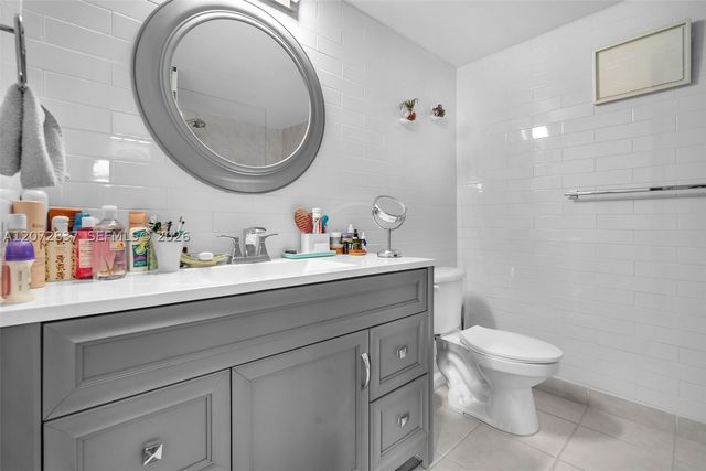 200 Leslie Dr 818, Hallandale Beach, FL 33009