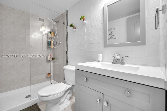 200 Leslie Dr 818, Hallandale Beach, FL 33009