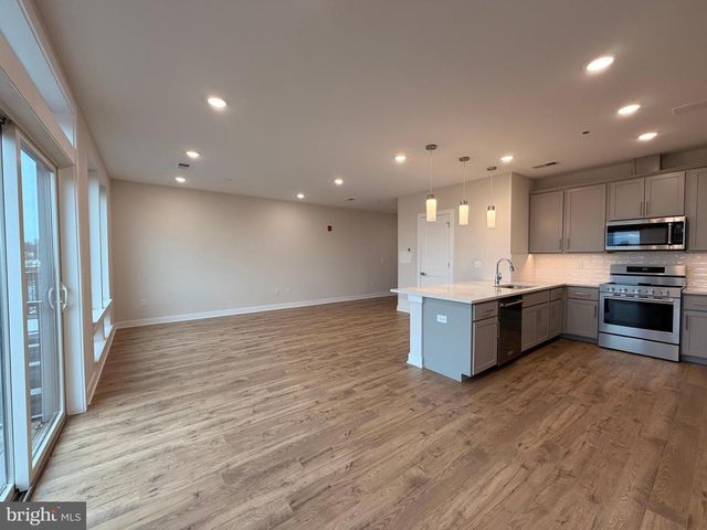 100 VILLAGE DR, Skillman, NJ 08558