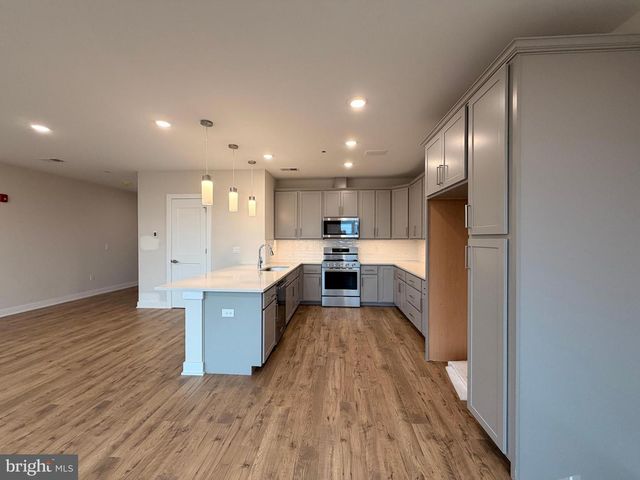 100 VILLAGE DR, Skillman, NJ 08558