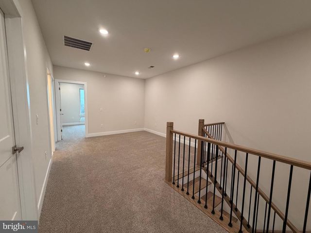 100 VILLAGE DR, Skillman, NJ 08558