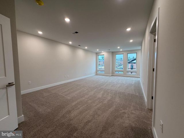 100 VILLAGE DR, Skillman, NJ 08558