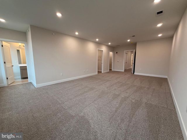 100 VILLAGE DR, Skillman, NJ 08558