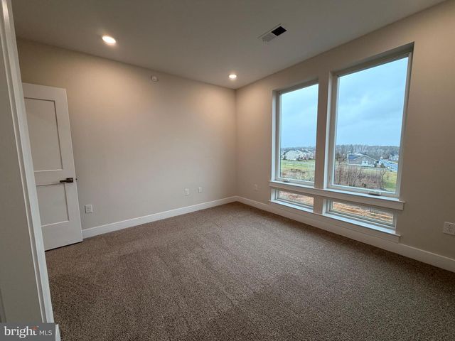 100 VILLAGE DR, Skillman, NJ 08558