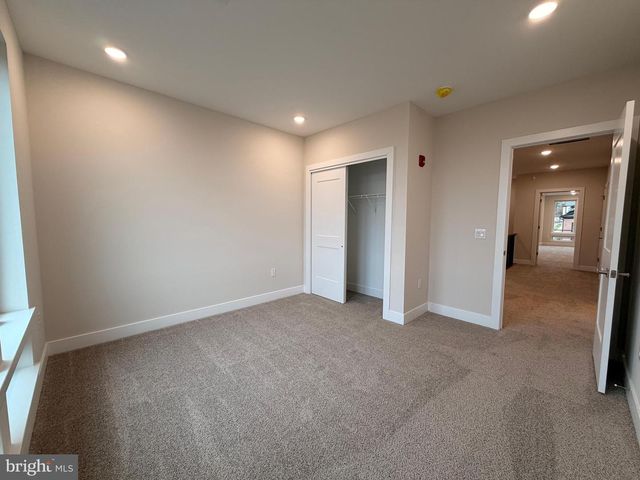 100 VILLAGE DR, Skillman, NJ 08558