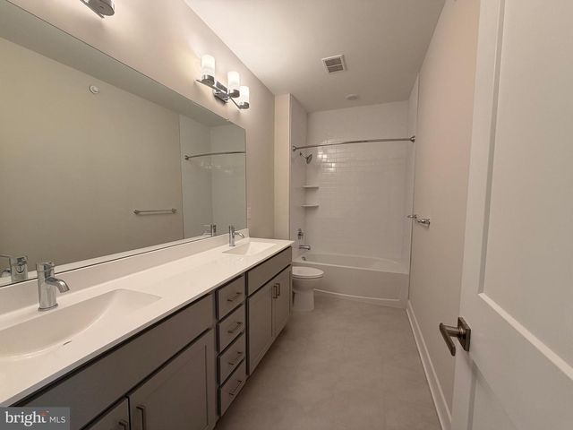 100 VILLAGE DR, Skillman, NJ 08558