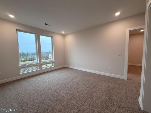 100 VILLAGE DR, Skillman, NJ 08558