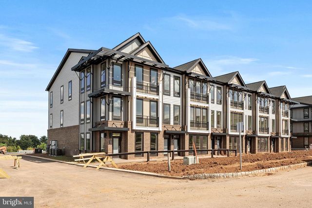 100 VILLAGE DR, Skillman, NJ 08558