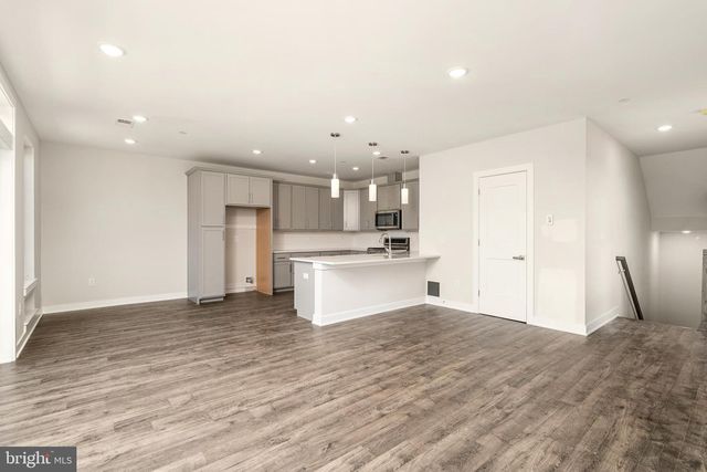 100 VILLAGE DR, Skillman, NJ 08558