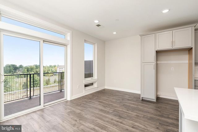 100 VILLAGE DR, Skillman, NJ 08558