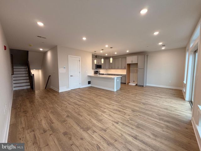 100 VILLAGE DR, Skillman, NJ 08558