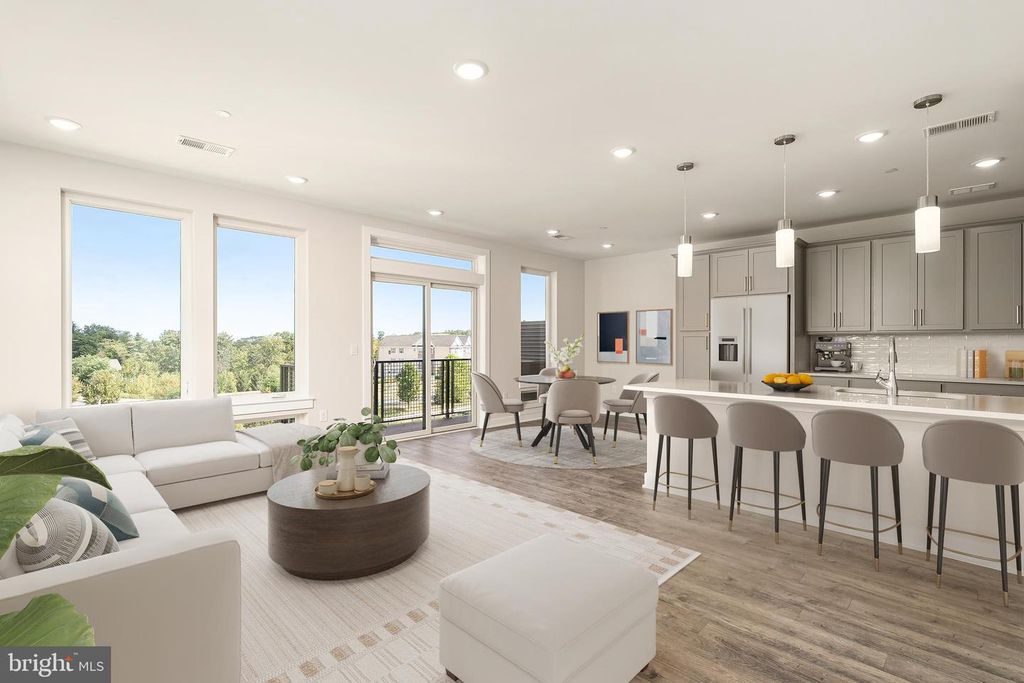 100 VILLAGE DR, Skillman, NJ 08558