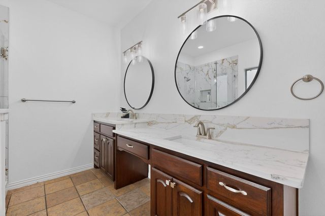 9807 Silver Creek Drive, Scurry, TX 75158