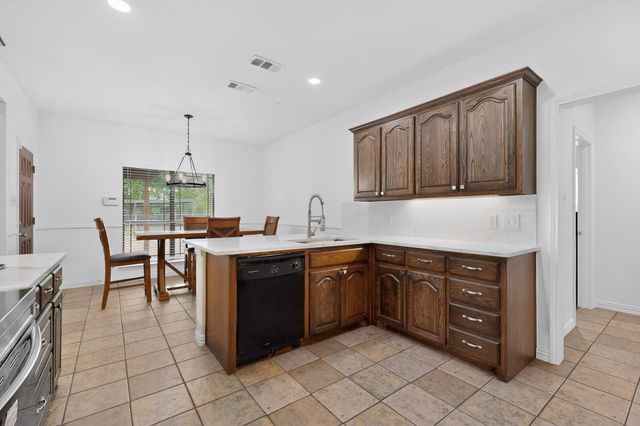 9807 Silver Creek Drive, Scurry, TX 75158