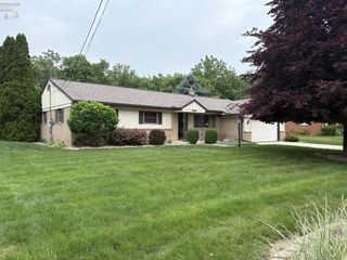 E 4371 Linda Dr, Port Clinton, OH 43452
