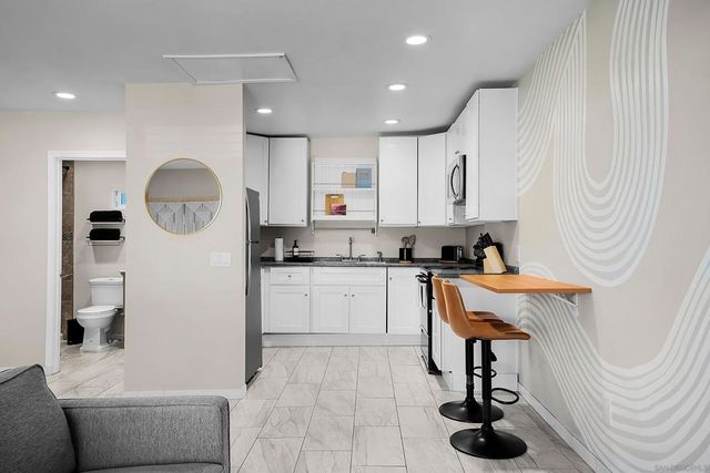 6784 Alamo Way, La Mesa, CA 91942