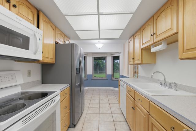 5039 ROUND TABLE DR, San Antonio, TX 78218