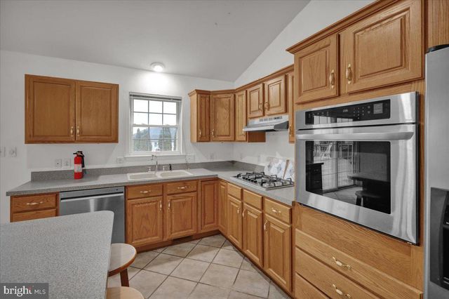 3305 REGENCY DR, Reading, PA 19608