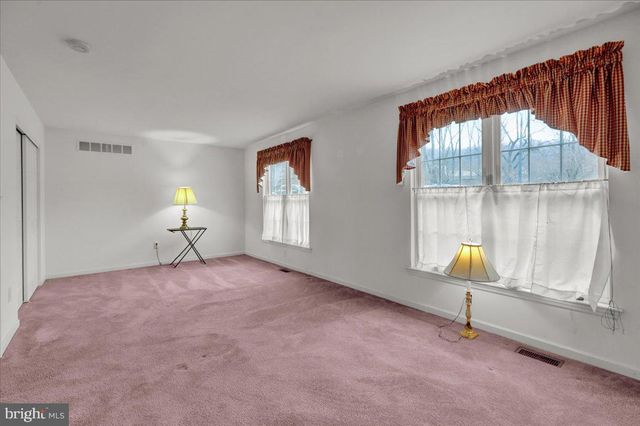 3305 REGENCY DR, Reading, PA 19608