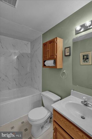 3305 REGENCY DR, Reading, PA 19608