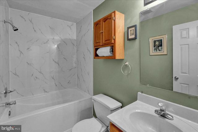 3305 REGENCY DR, Reading, PA 19608