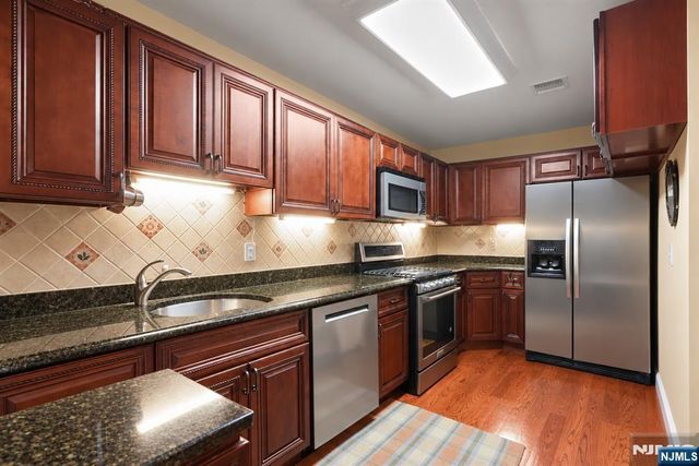 135 38th 505, Union City, NJ 07087