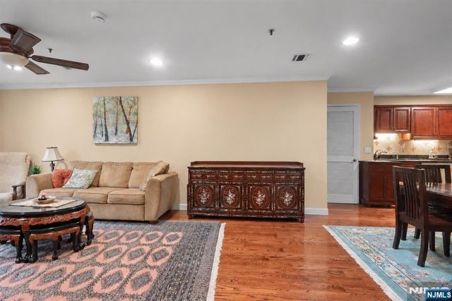 135 38th 505, Union City, NJ 07087