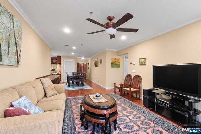 135 38th 505, Union City, NJ 07087