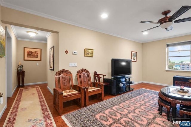 135 38th 505, Union City, NJ 07087