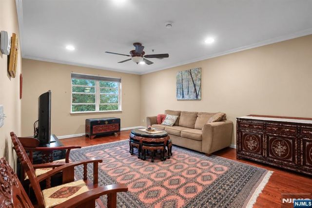 135 38th 505, Union City, NJ 07087