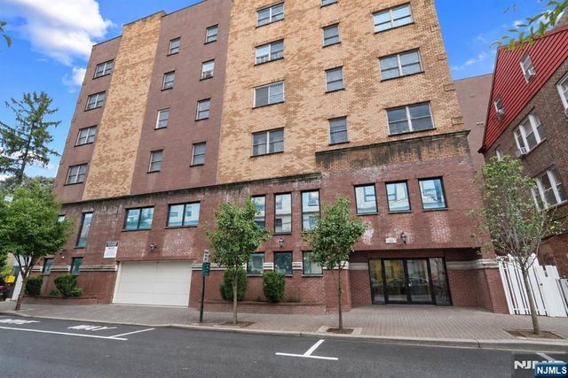 135 38th 505, Union City, NJ 07087