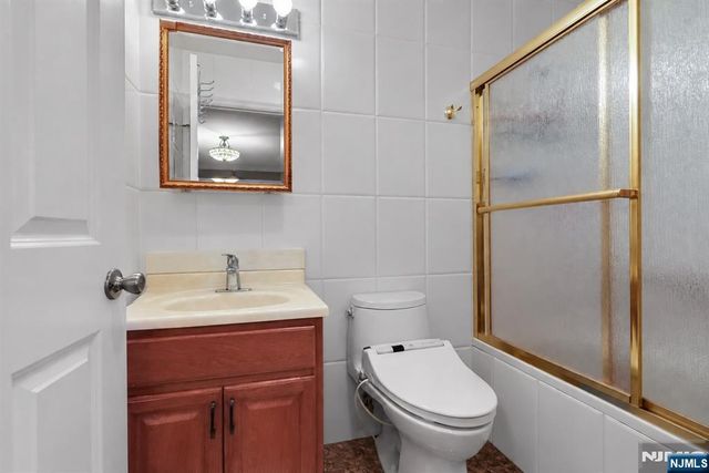 135 38th 505, Union City, NJ 07087