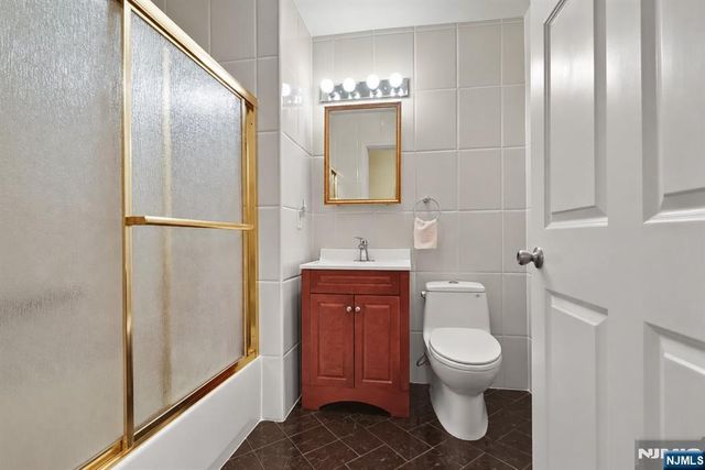 135 38th 505, Union City, NJ 07087