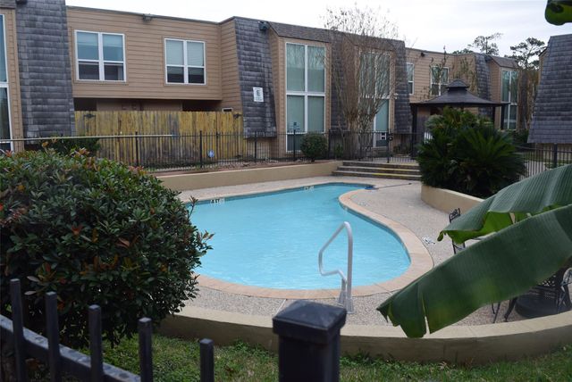 16120 Stuebner Airline Road 105, Spring, TX 77379