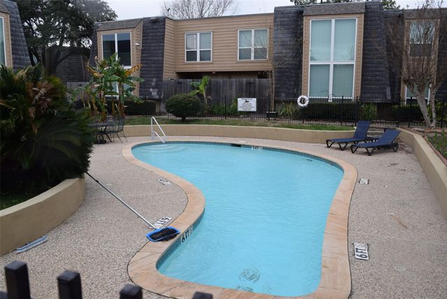 16120 Stuebner Airline Road 105, Spring, TX 77379