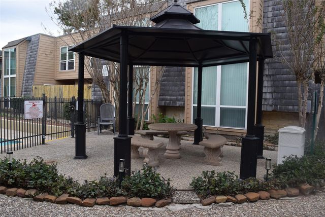 16120 Stuebner Airline Road 105, Spring, TX 77379