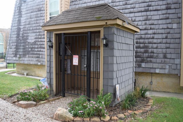 16120 Stuebner Airline Road 105, Spring, TX 77379