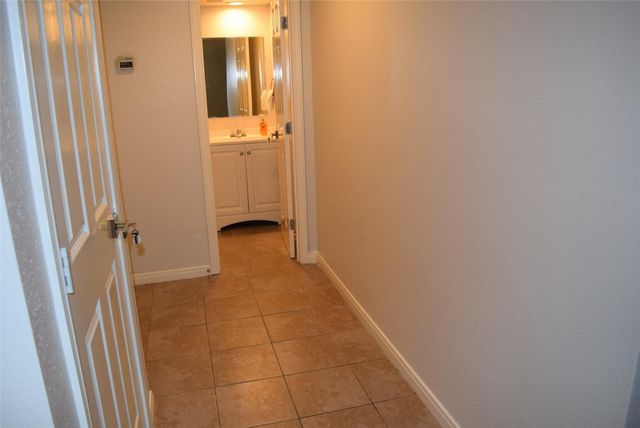 16120 Stuebner Airline Road 105, Spring, TX 77379