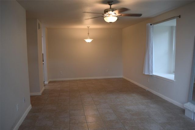 16120 Stuebner Airline Road 105, Spring, TX 77379