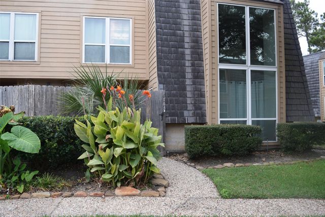 16120 Stuebner Airline Road 105, Spring, TX 77379