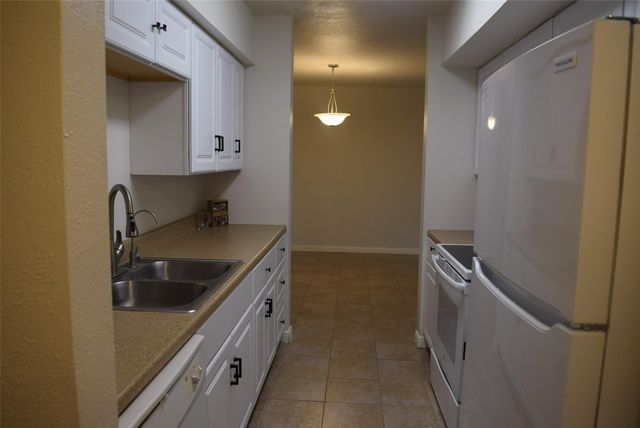 16120 Stuebner Airline Road 105, Spring, TX 77379