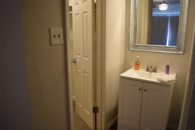 16120 Stuebner Airline Road 105, Spring, TX 77379