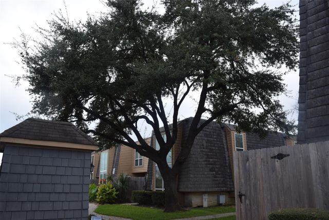 16120 Stuebner Airline Road 105, Spring, TX 77379