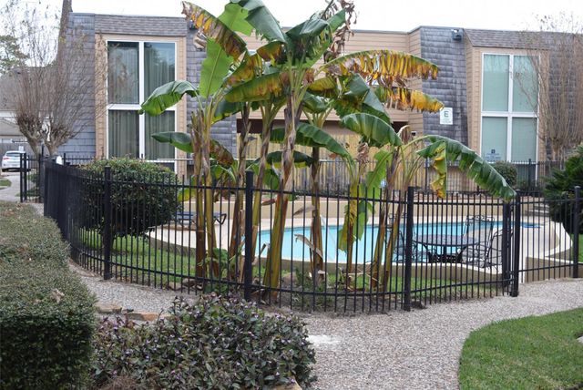 16120 Stuebner Airline Road 105, Spring, TX 77379